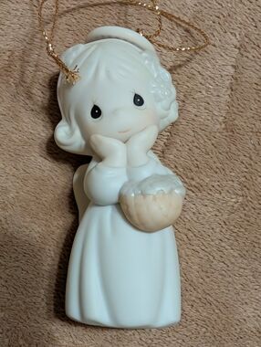 Precious Moments - 1994 Sending You A White Christmas Enesco Bisque Figurine